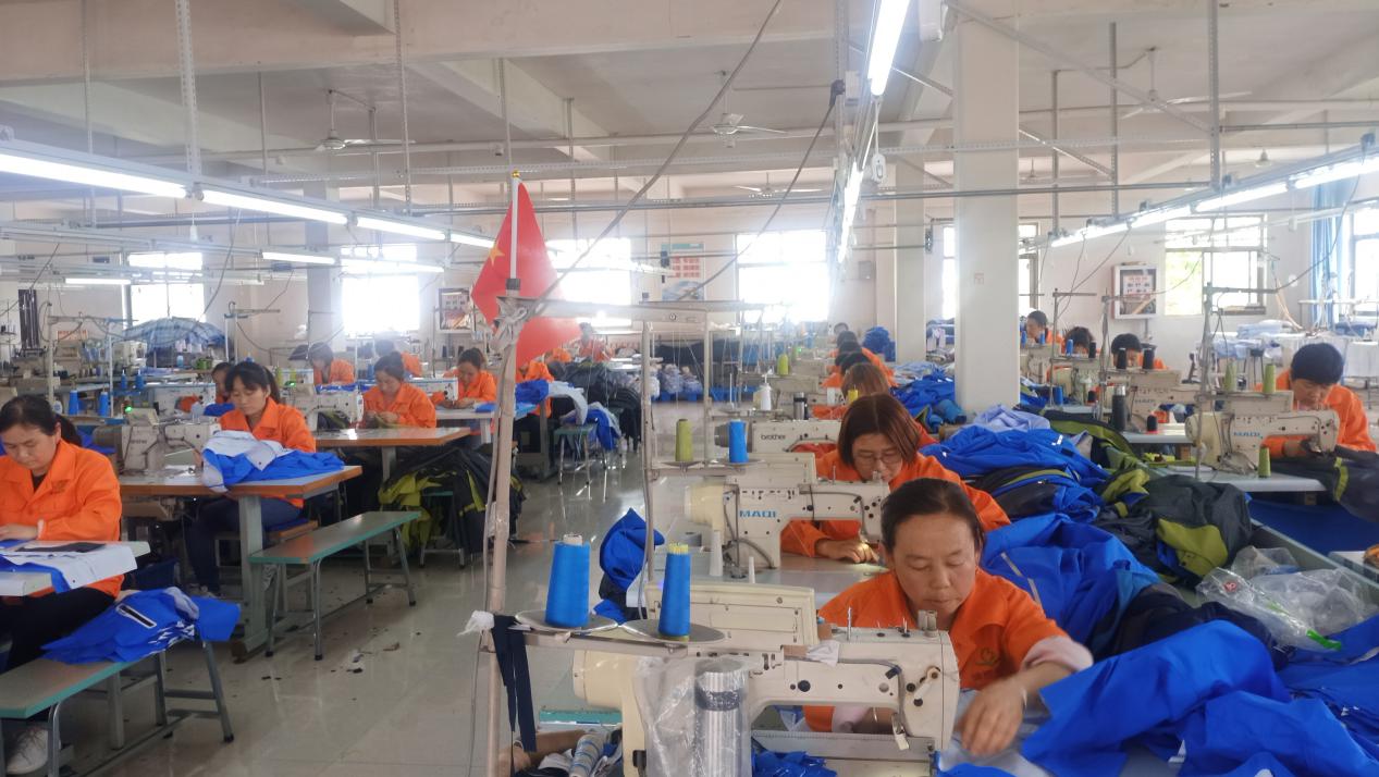 凤翔区:&ldquo;社区工厂&rdquo;让群众在家门口实现致富梦